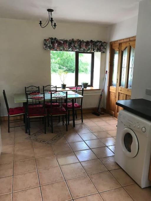 Castlegregory-Seaside 2 Bedroomed Cottage ภายนอก รูปภาพ