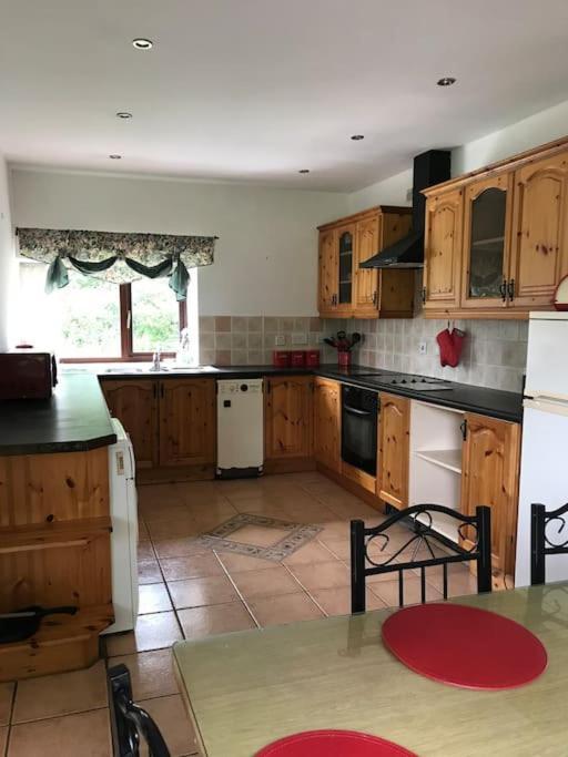 Castlegregory-Seaside 2 Bedroomed Cottage ภายนอก รูปภาพ